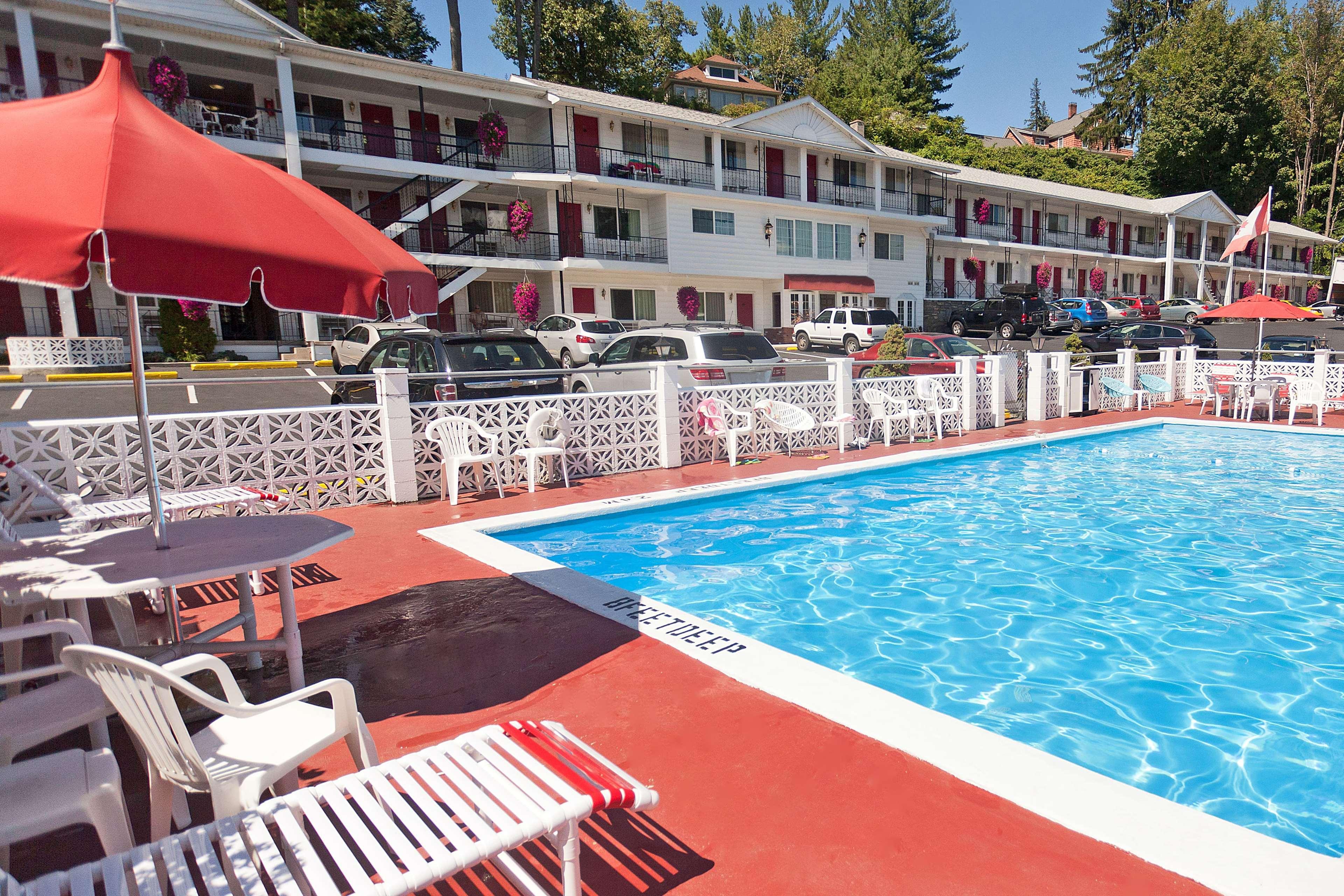 Baymont By Wyndham Lake George Exterior photo