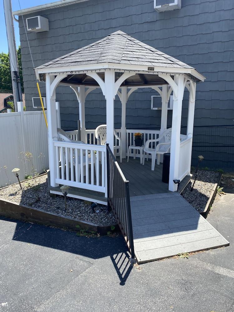 Baymont By Wyndham Lake George Exterior photo