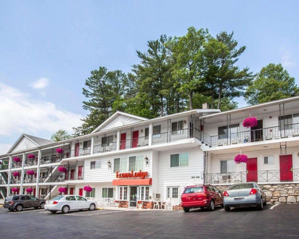 Baymont By Wyndham Lake George Exterior photo