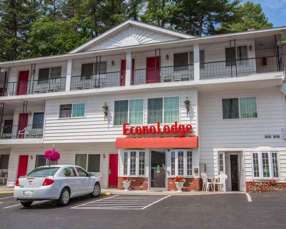 Baymont By Wyndham Lake George Exterior photo
