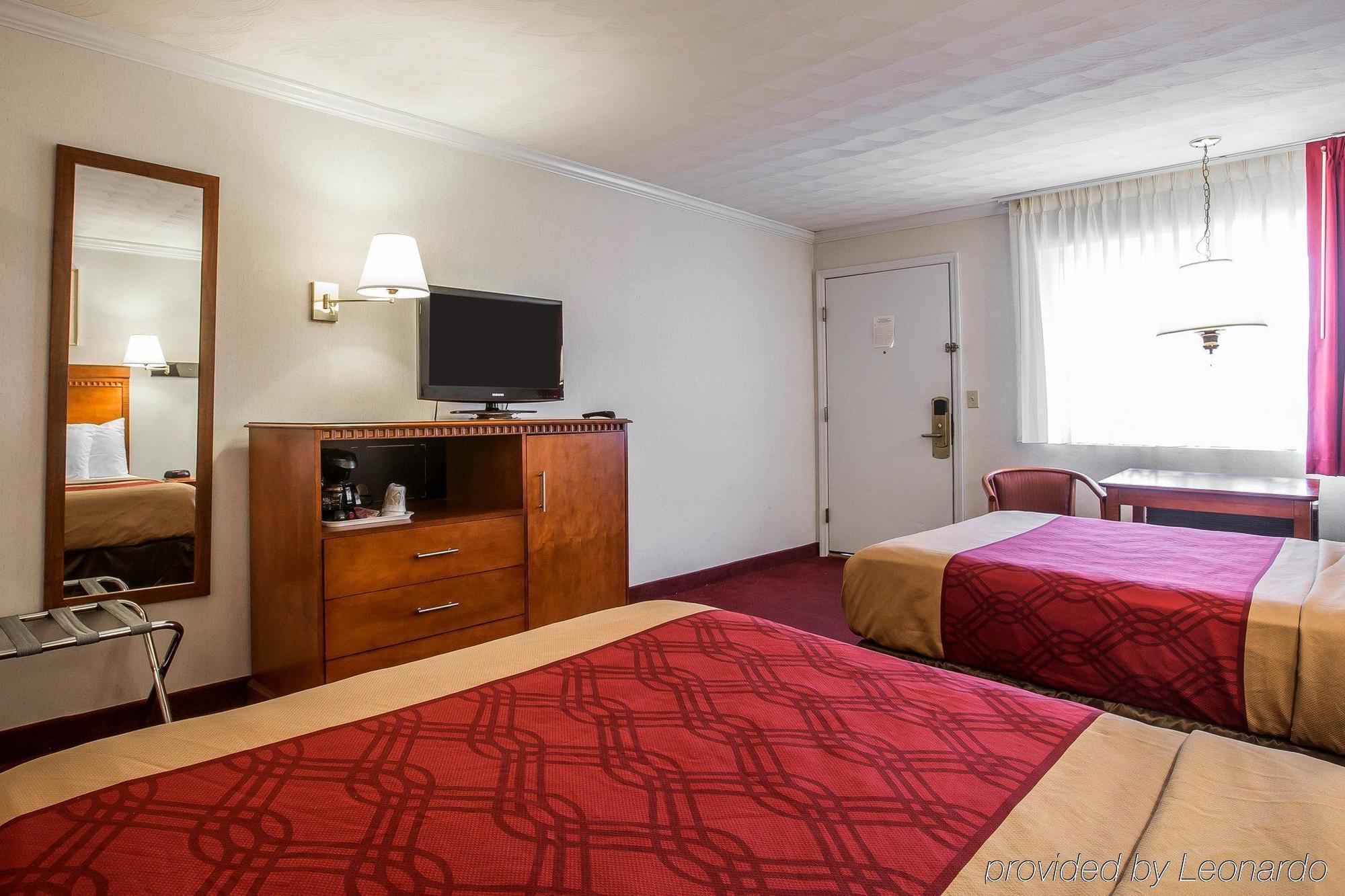Baymont By Wyndham Lake George Exterior photo