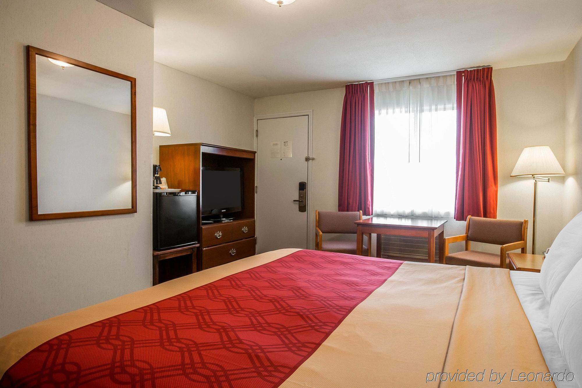 Baymont By Wyndham Lake George Exterior photo