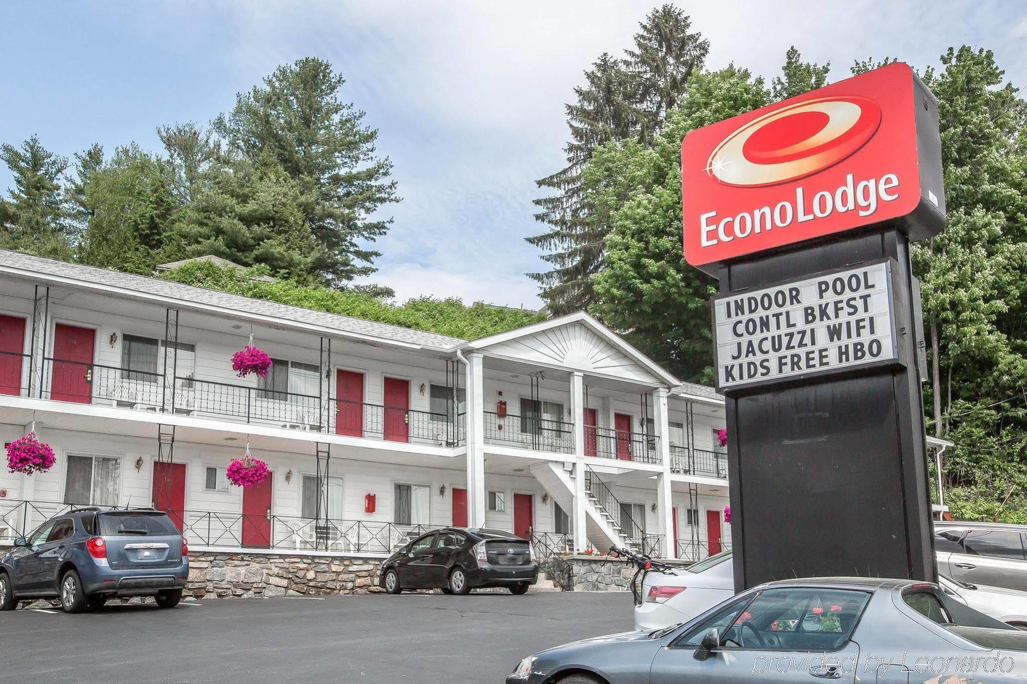 Baymont By Wyndham Lake George Exterior photo