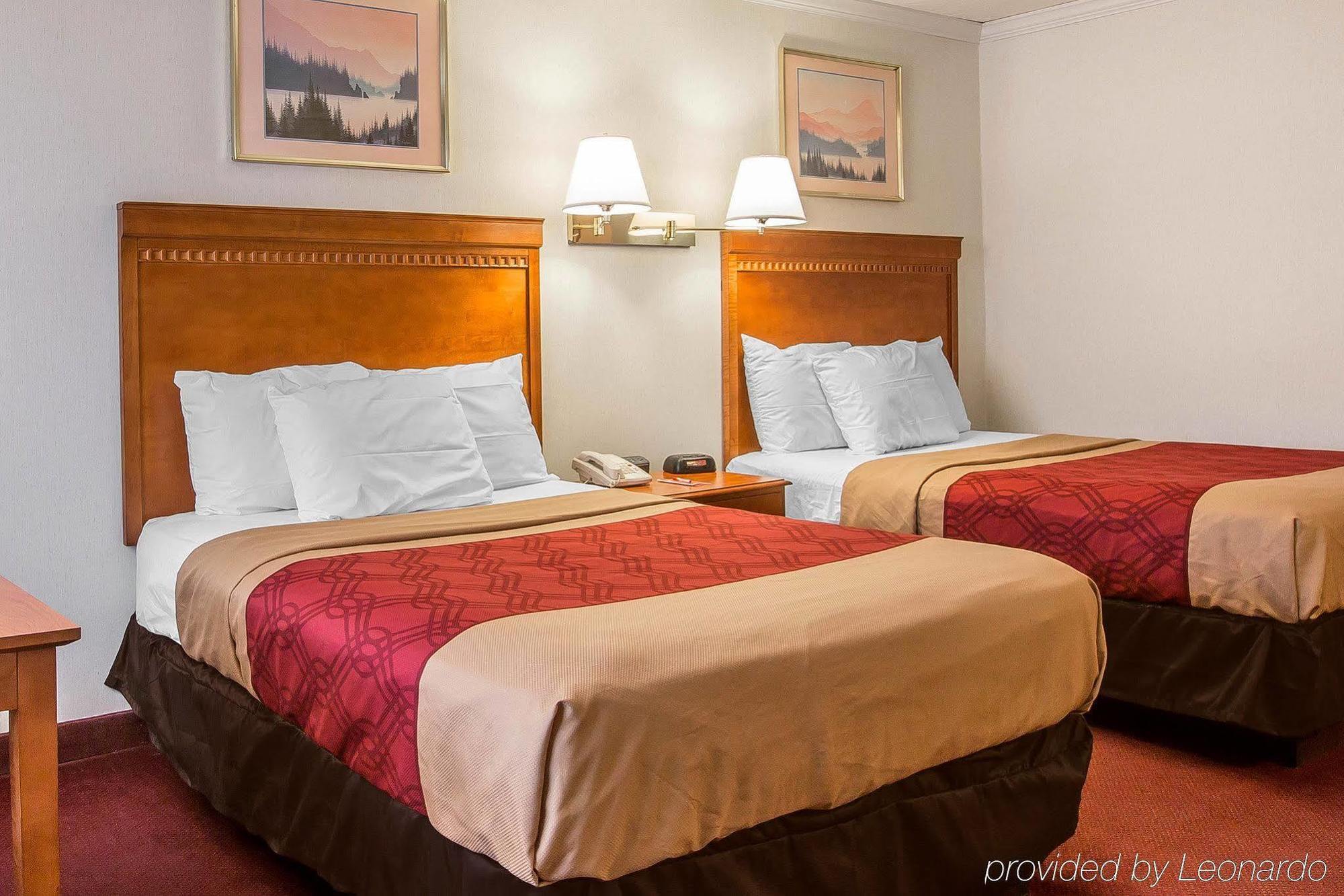 Baymont By Wyndham Lake George Exterior photo