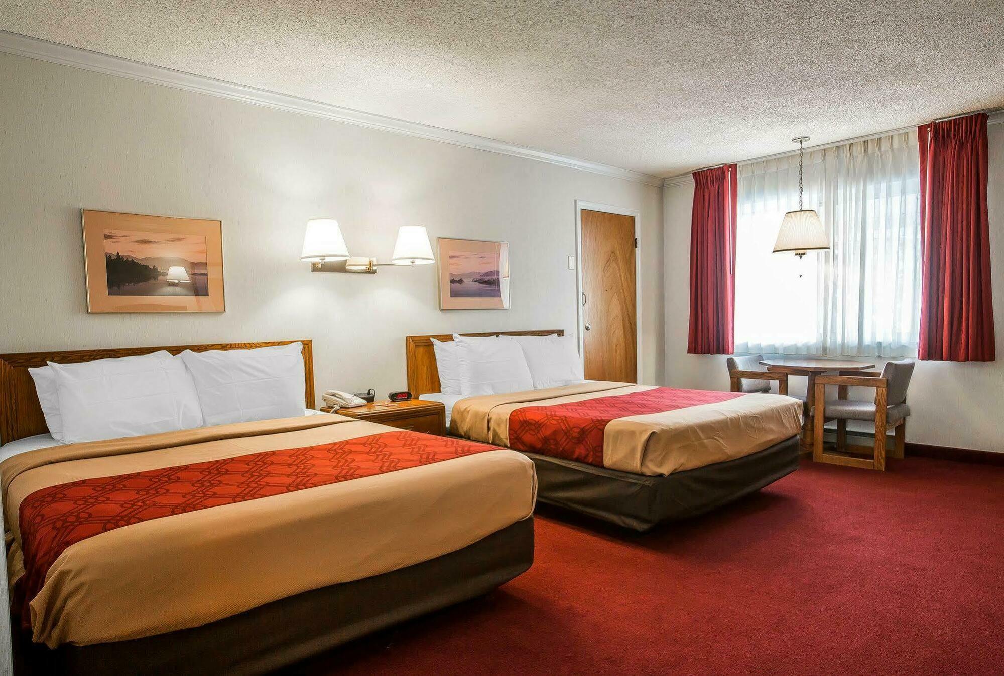 Baymont By Wyndham Lake George Exterior photo